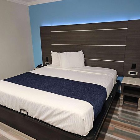 Travelodge Inn & Suites By Wyndham Fullerton Bagian luar foto