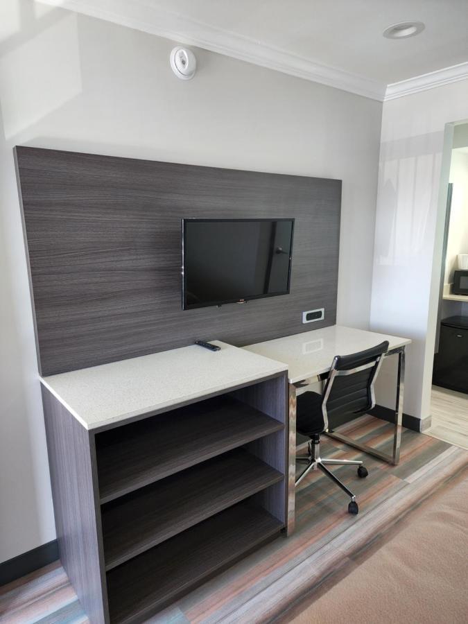 Travelodge Inn & Suites By Wyndham Fullerton Bagian luar foto