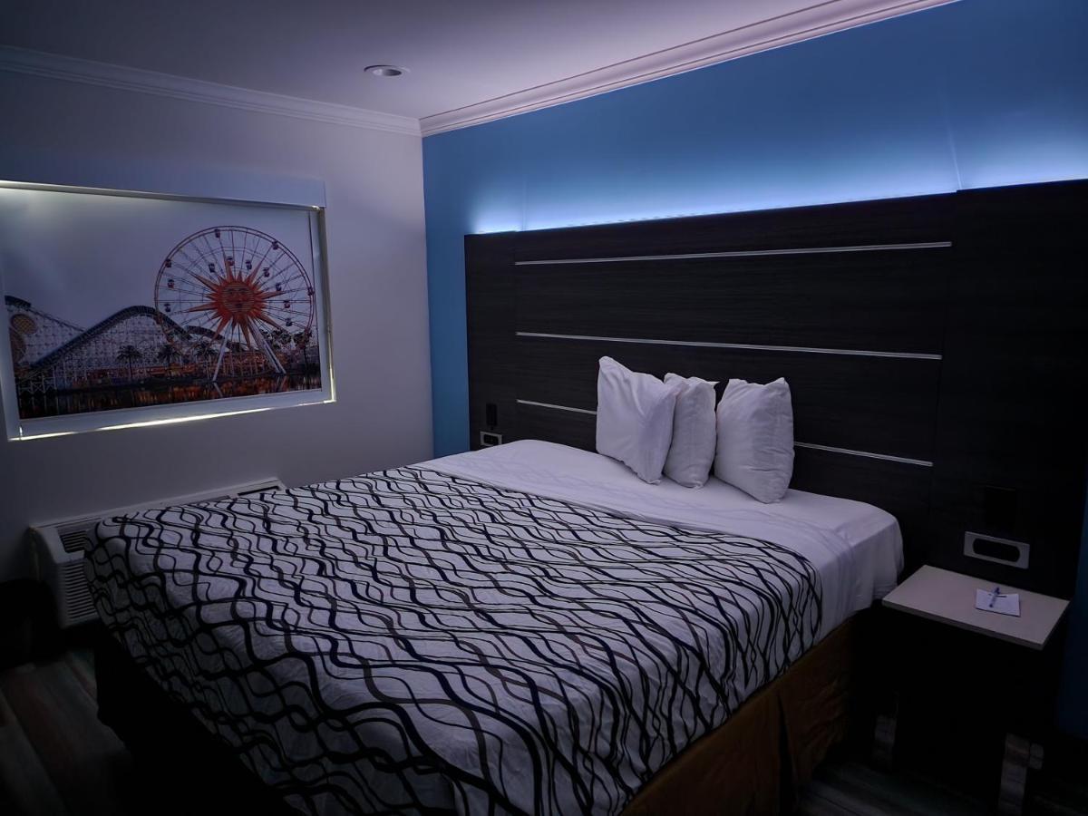 Travelodge Inn & Suites By Wyndham Fullerton Bagian luar foto