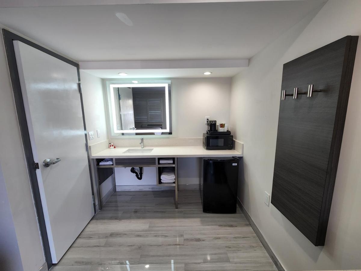 Travelodge Inn & Suites By Wyndham Fullerton Bagian luar foto