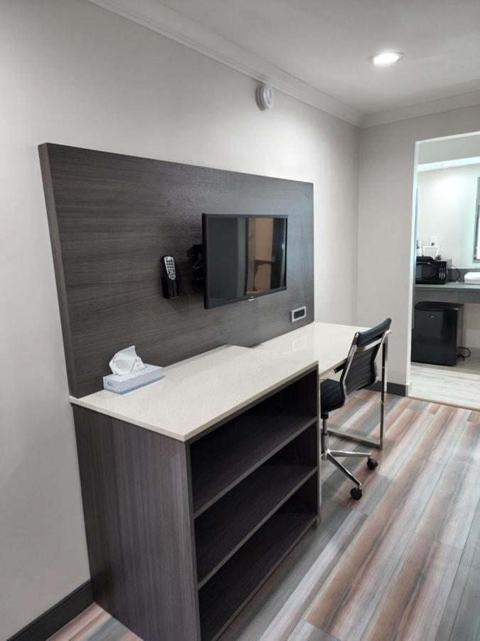 Travelodge Inn & Suites By Wyndham Fullerton Bagian luar foto