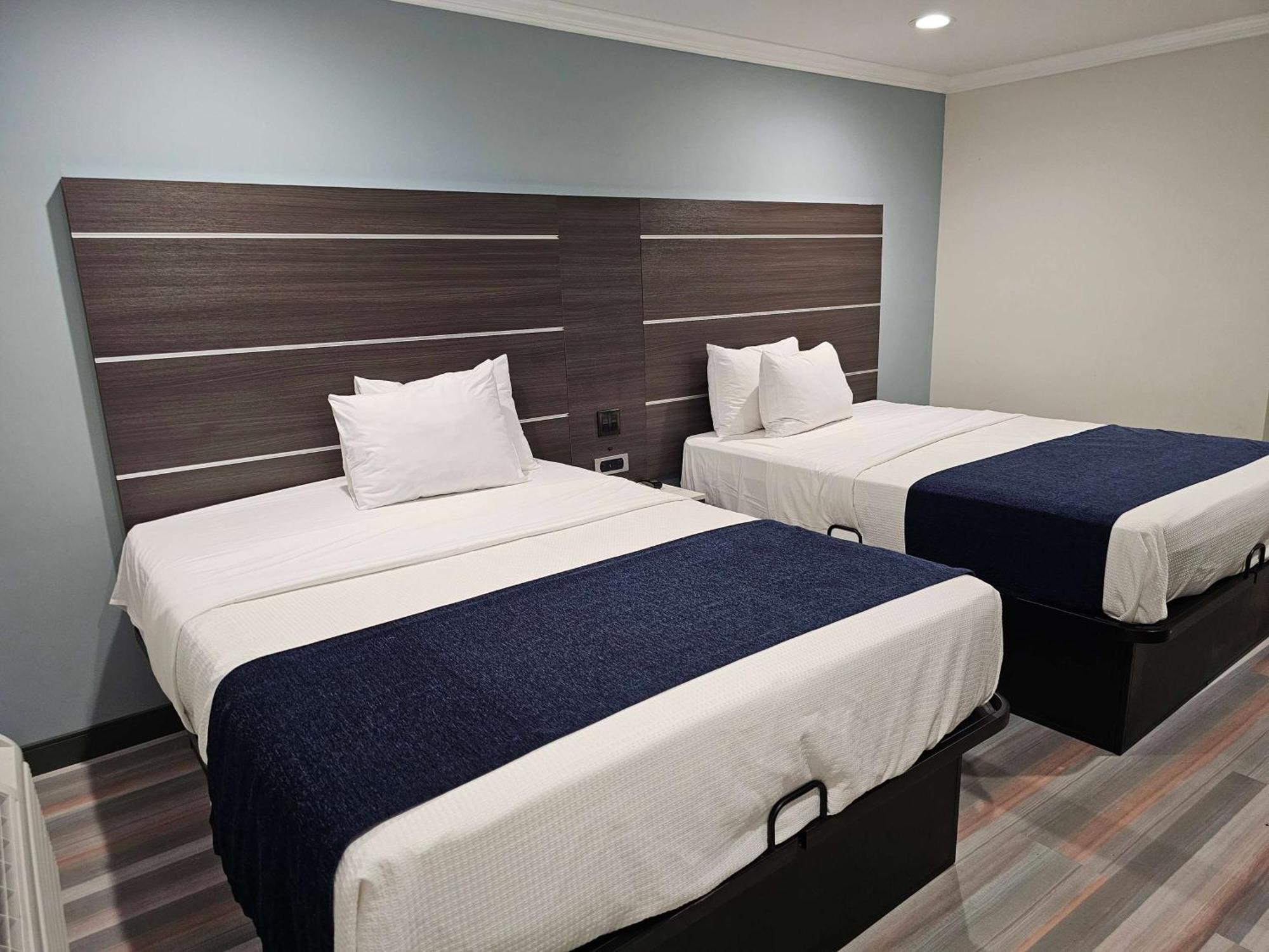 Travelodge Inn & Suites By Wyndham Fullerton Bagian luar foto