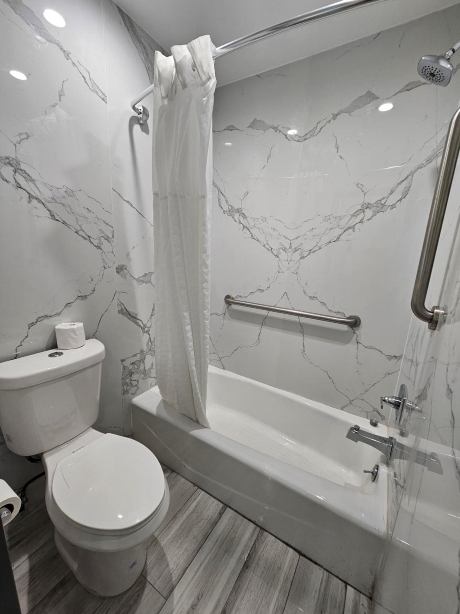Travelodge Inn & Suites By Wyndham Fullerton Bagian luar foto