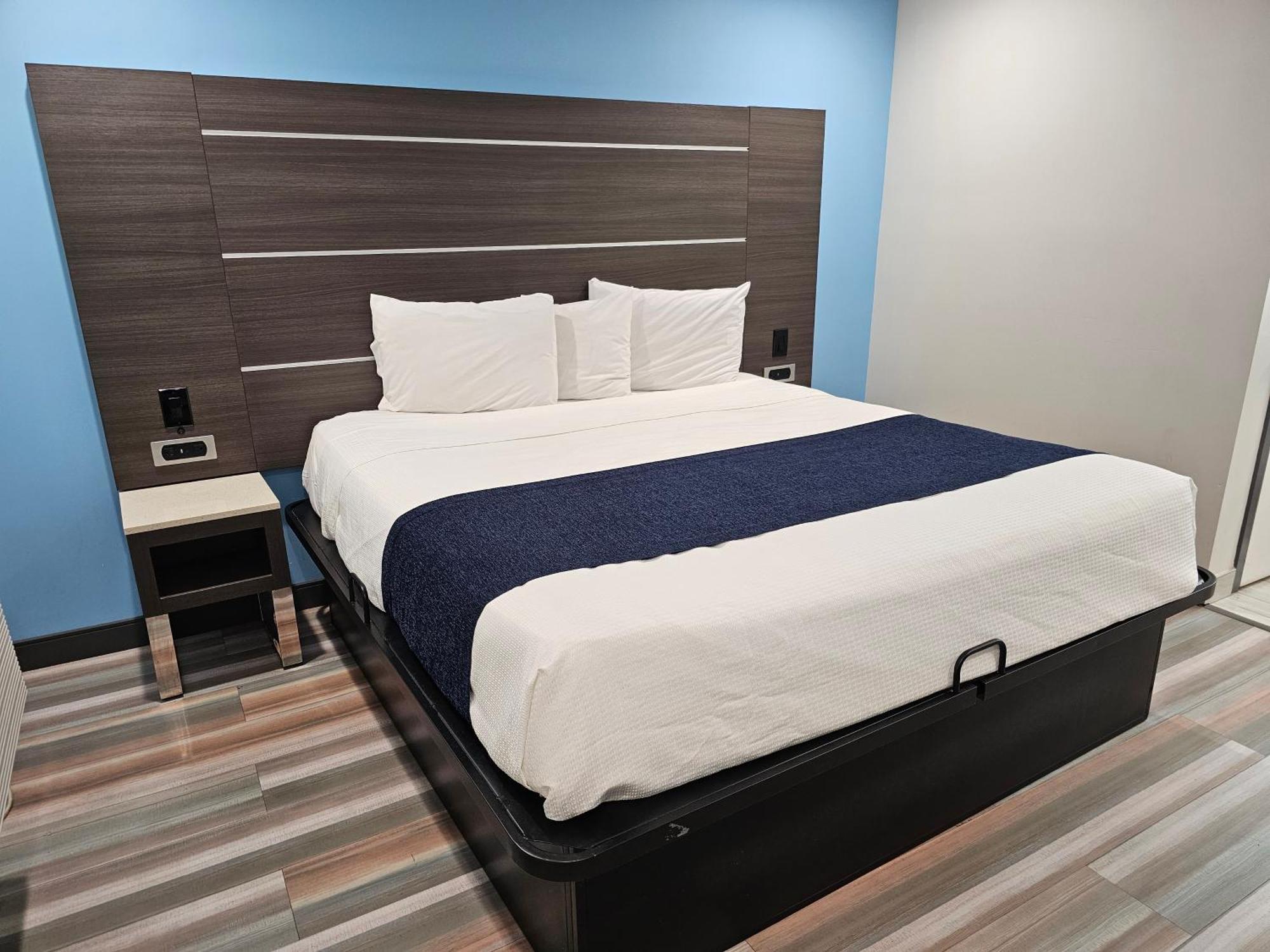 Travelodge Inn & Suites By Wyndham Fullerton Bagian luar foto