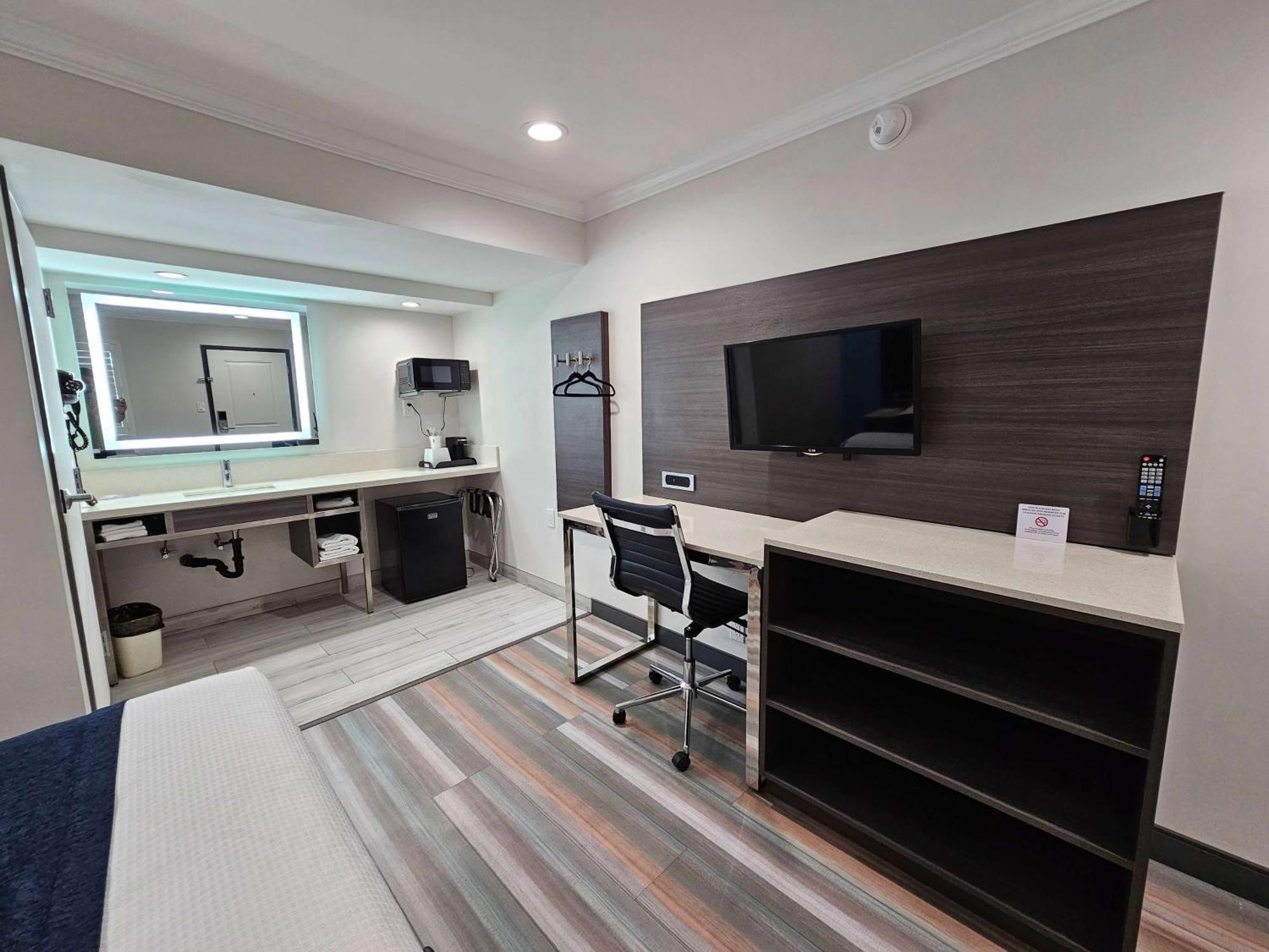 Travelodge Inn & Suites By Wyndham Fullerton Bagian luar foto