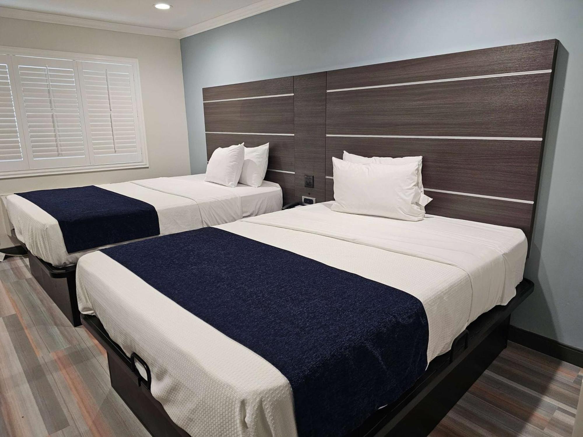 Travelodge Inn & Suites By Wyndham Fullerton Bagian luar foto