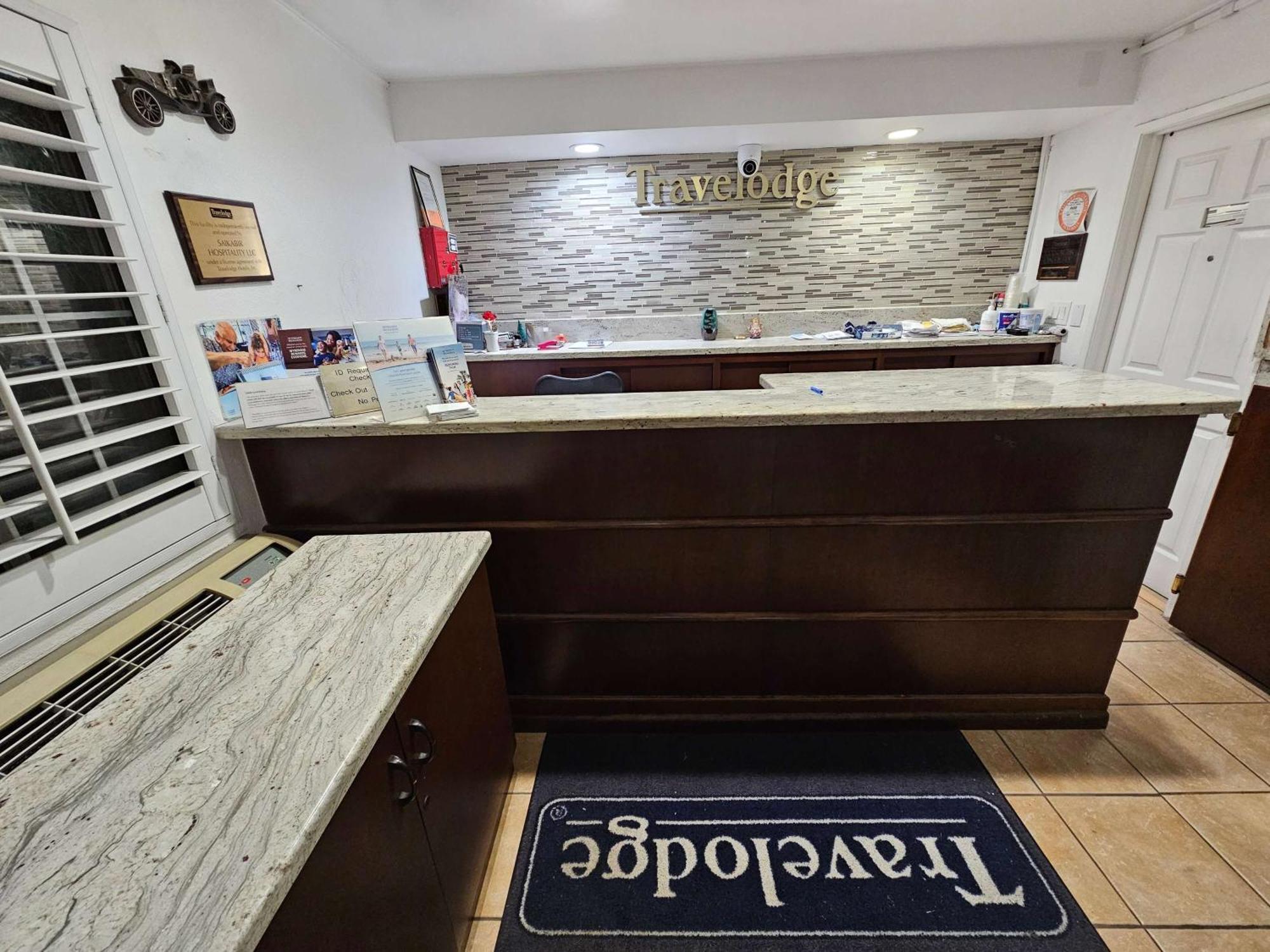 Travelodge Inn & Suites By Wyndham Fullerton Bagian luar foto