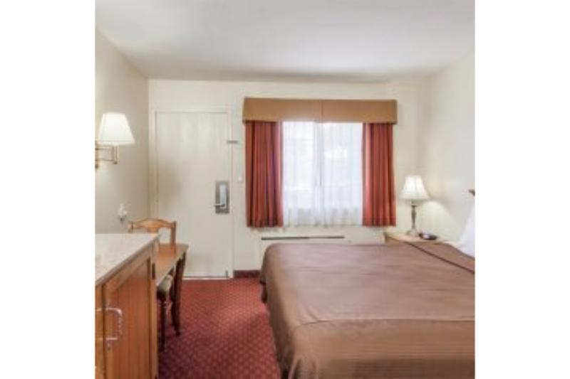 Travelodge Inn & Suites By Wyndham Fullerton Bagian luar foto